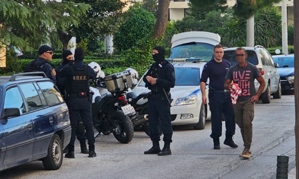 Γλυφάδα: Είχε κακοποιήσει ξανά τη γυναίκα του ο άντρας που αυτοκτόνησε - Το τροχαίο και οι σακούλες με ναρκωτικά